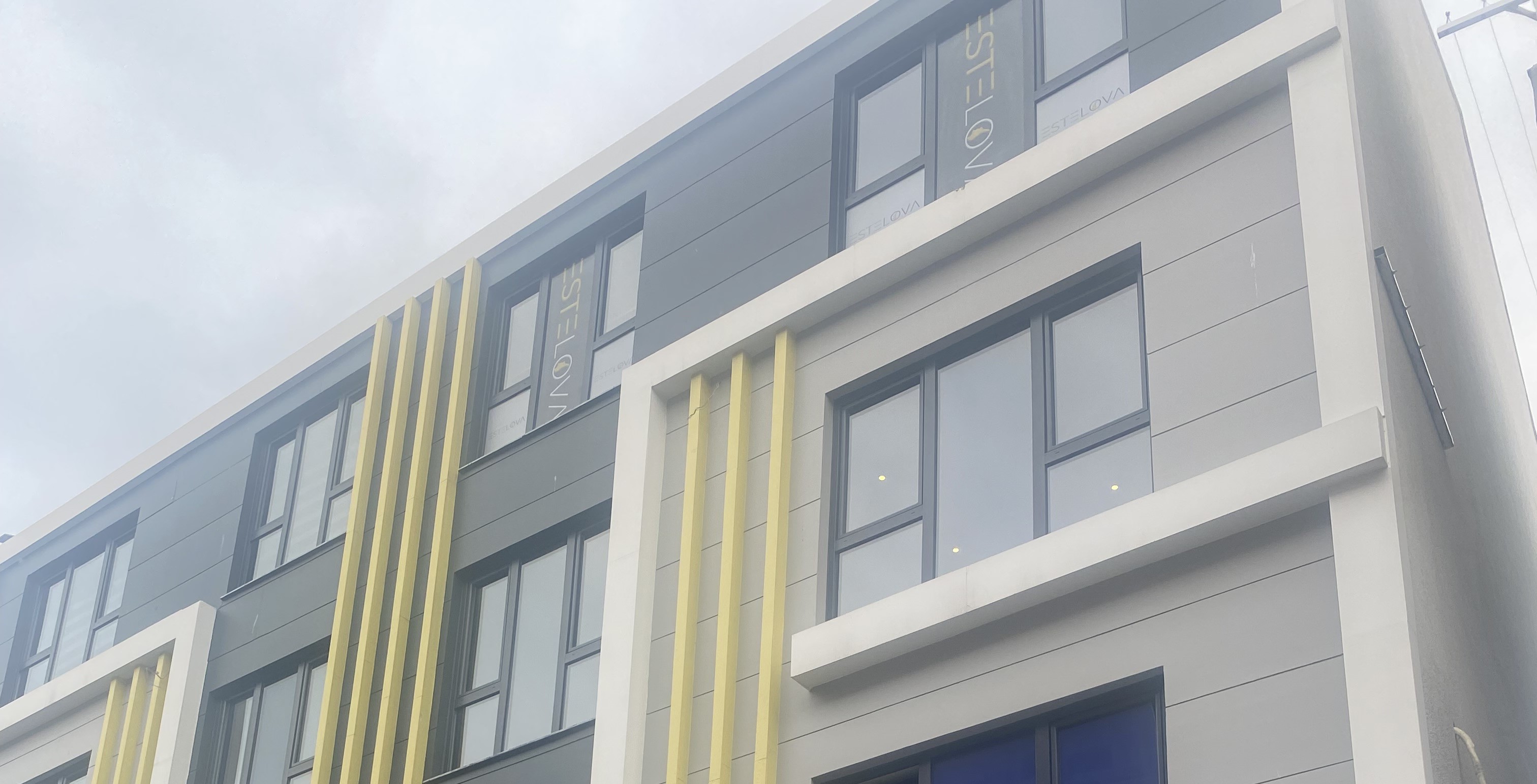 Estelova Güzellik Merkezi